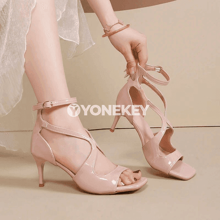 Zenanlar üçin tomusky ökjelі elegant sandallar