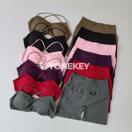 Zenanlar üçin ýokary belli ýoga toplumy, sport bra we şortikli set