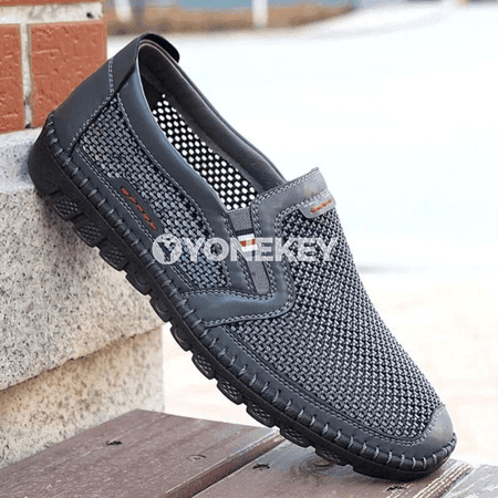 Erkekler üçin tomuslyk mesh köwüşler, ýeňil we rahat slip-on model