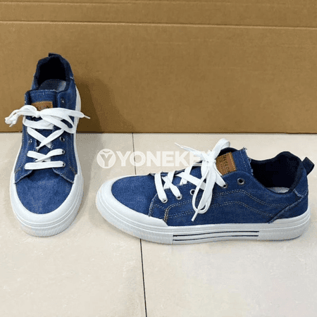 Erkekler üçin denim stilindäki rahat krossowkalar, ýeňil we amatly