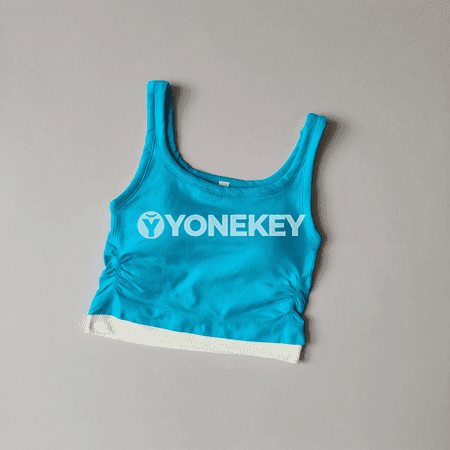 Aýallar üçin sport bra: U görnüş, tiz guradýan, ýeňil fitnes üst eşigi
