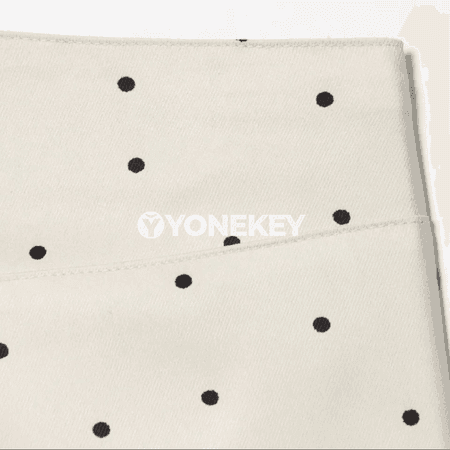 Zenanlar üçin nokatly 2 bölek set: zipli jaket we gysga şortik