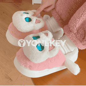 Gyzlaryň gyş öý aýakgaplary.