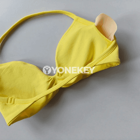 Aýal sporty bra: ýokary goldawly, inçe gaýyşly, ýoga üçin