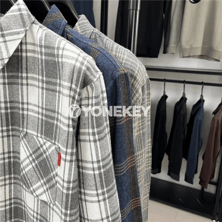 Erkekler üçin ýyly, ýumşak plaid düwmeli köýnek