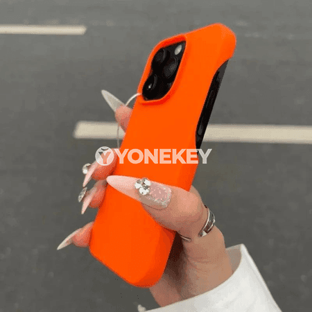 iPhone 11–16 üçin ýumşak mat silikon gorag gapagy