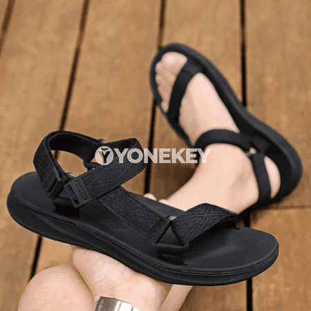 Erkekler üçin ýeňil we süýşmeýän ýazky sandallar