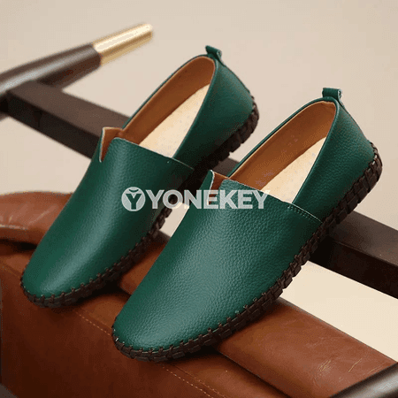 Erkekler üçin rahat loafers köwüşler, deri, dürli reňkler