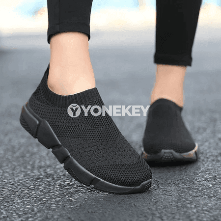 Zenanlar üçin ýeňil örülen slipon sport aýakgaplary