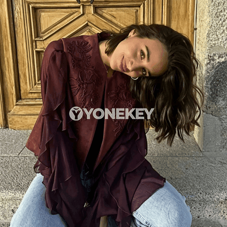Zenanlar üçin gülli tikinli ýeňsiz vintage top