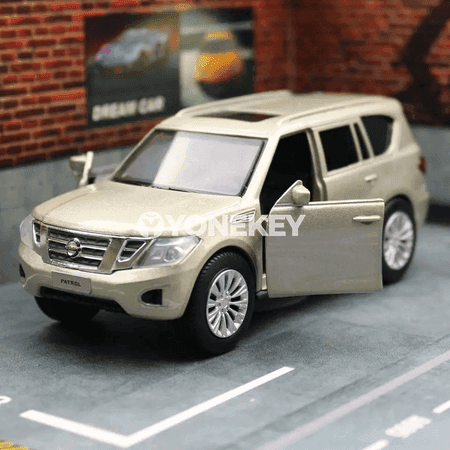 Nissan Patrol Y62 1:36 metal oýunjak awtoulag, iki reňkli