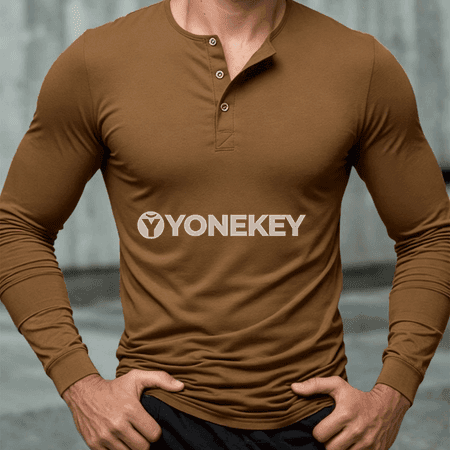 Erkekler üçin ýeňil, dem alýan Henley boýun futbolka