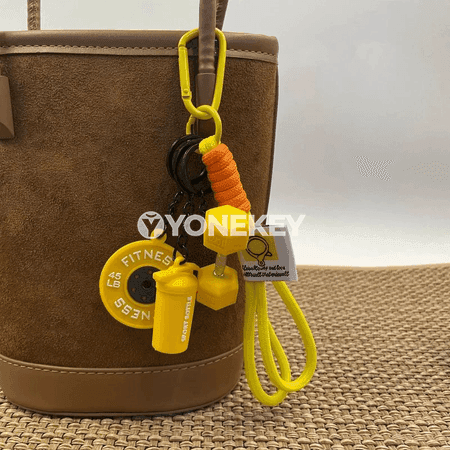 Fitnes görnüşli döredijilik açar halkasy, gantel we kettlebell bezegi