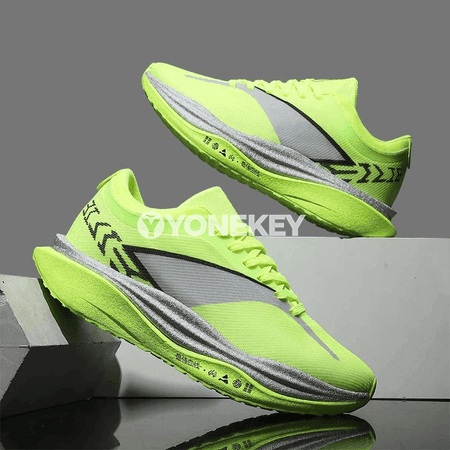 Erkekler üçin ýeňil, dem alýan ylgaw krossowkalary, size 34-44