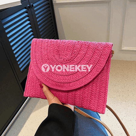 Zenanlar üçin tomuslyk saman egninden asylýan clutch sumka