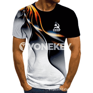 Erkekler üçin niýetlenilen gysga ýeňli owadan futbolka.
