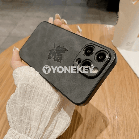 iPhone üçin mat görnüşli agaç ýaprakly gorag örtük